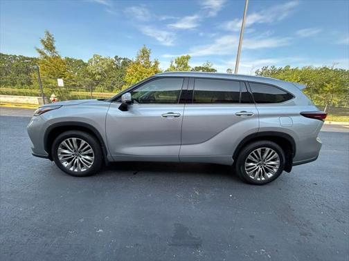 2024 Toyota Highlander Platinum