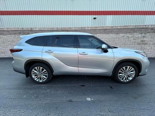 2024 Toyota Highlander Platinum