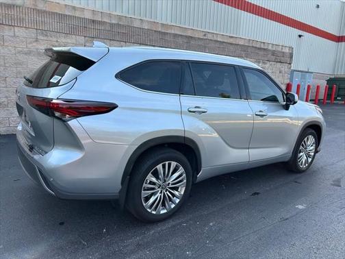 2024 Toyota Highlander Platinum