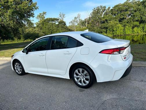 Ice Cap 2024 Toyota Corolla LE