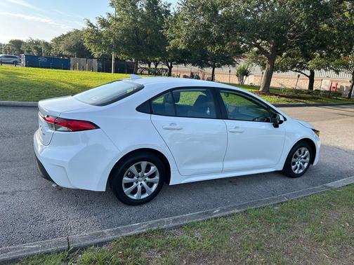 Ice Cap 2024 Toyota Corolla LE