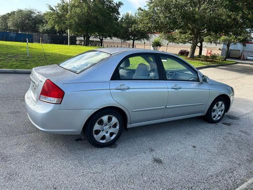 Silver 2007 Kia Spectra EX
