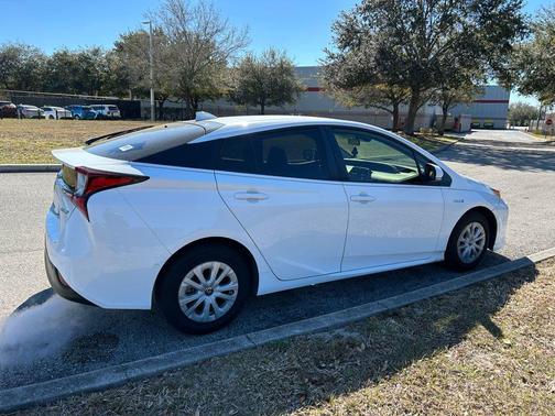 2022 Toyota Prius LE