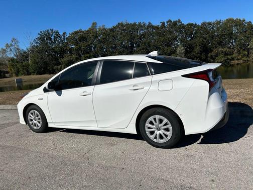 2022 Toyota Prius LE