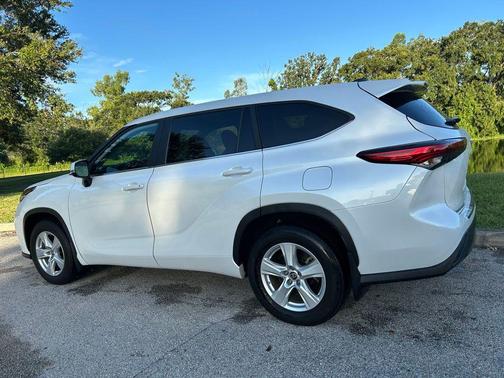 2023 Toyota Highlander LE