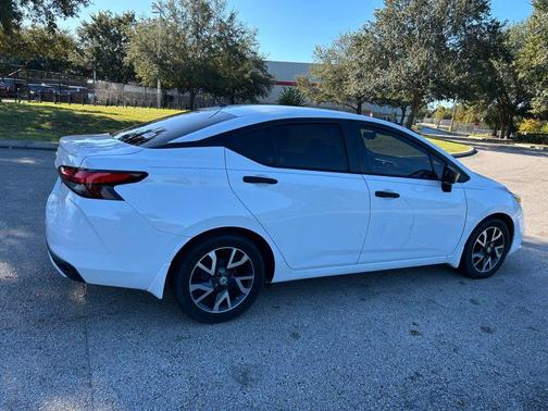 2021 Nissan Versa 1.6 S