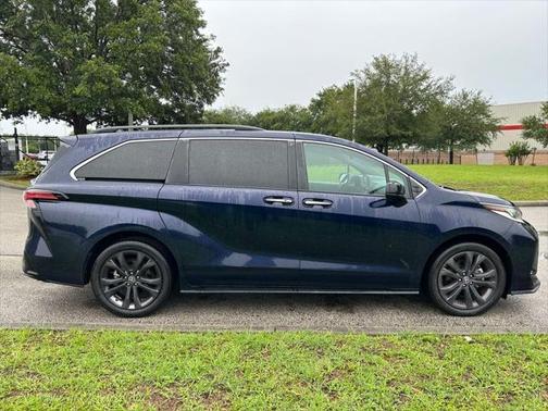 2022 Toyota Sienna XSE 7 Passenger