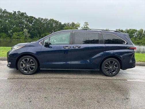 2022 Toyota Sienna XSE 7 Passenger