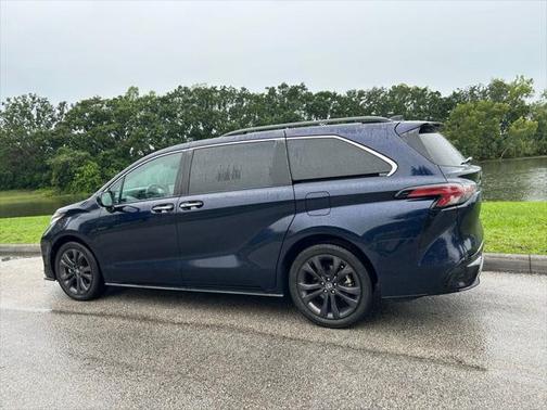 2022 Toyota Sienna XSE 7 Passenger