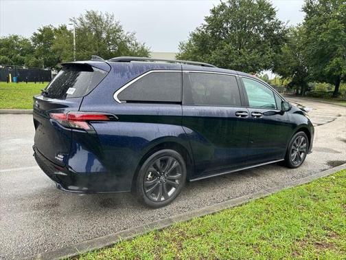 2022 Toyota Sienna XSE 7 Passenger