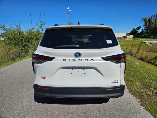 2024 Toyota Sienna XLE