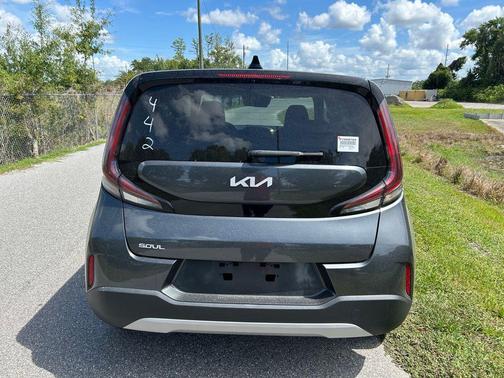 Gravity Gray 2023 Kia Soul LX