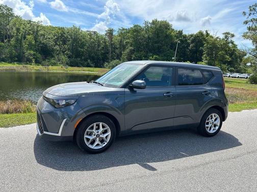 Gravity Gray 2023 Kia Soul LX