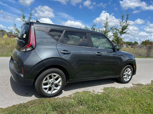 Gravity Gray 2023 Kia Soul LX