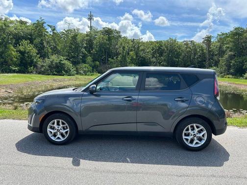 Gravity Gray 2023 Kia Soul LX