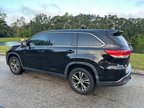 2019 Toyota Highlander LE I4