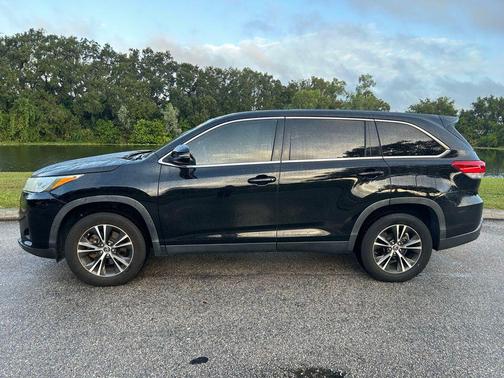 2019 Toyota Highlander LE I4