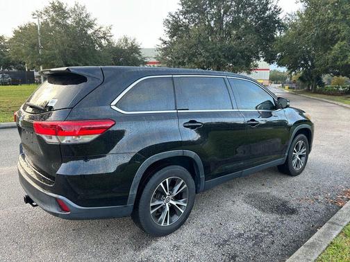2019 Toyota Highlander LE I4