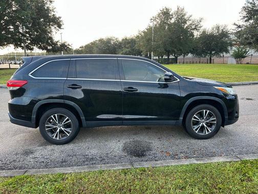 2019 Toyota Highlander LE I4
