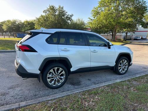 Wind Chill Pearl 2025 Toyota RAV4 XLE Premium