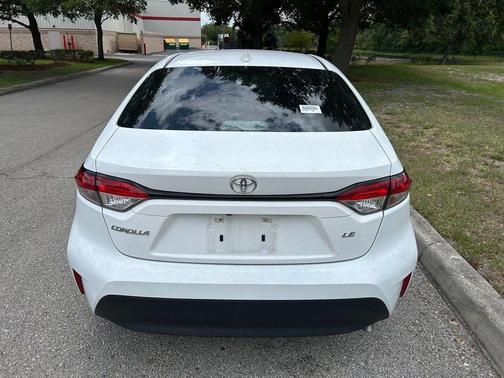 Ice Cap 2024 Toyota Corolla LE