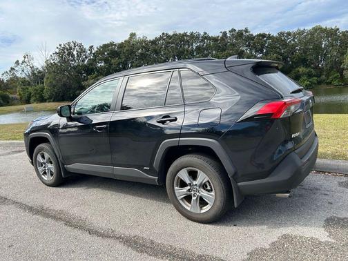 2025 Toyota RAV4 Hybrid SE