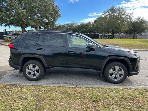 2025 Toyota RAV4 Hybrid SE