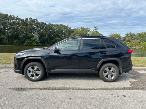 2025 Toyota RAV4 Hybrid SE