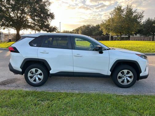 2022 Toyota RAV4 LE