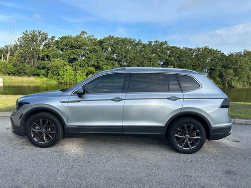 Silver Metallic 2022 Volkswagen Tiguan 2.0T SE