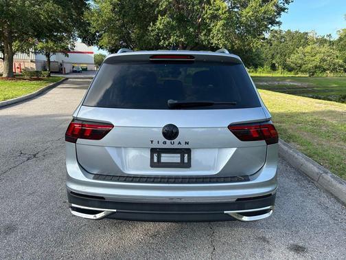 Silver Metallic 2022 Volkswagen Tiguan 2.0T SE