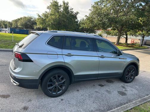 Silver Metallic 2022 Volkswagen Tiguan 2.0T SE