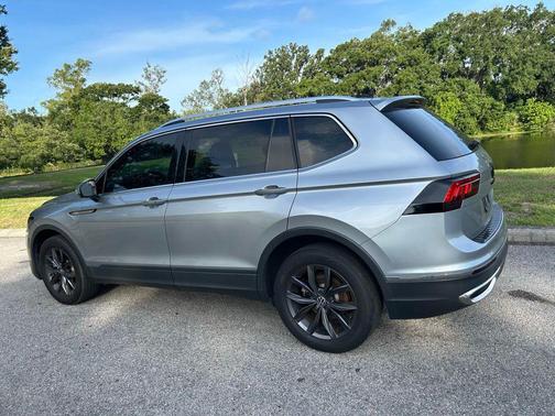 Silver Metallic 2022 Volkswagen Tiguan 2.0T SE