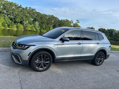 Silver Metallic 2022 Volkswagen Tiguan 2.0T SE