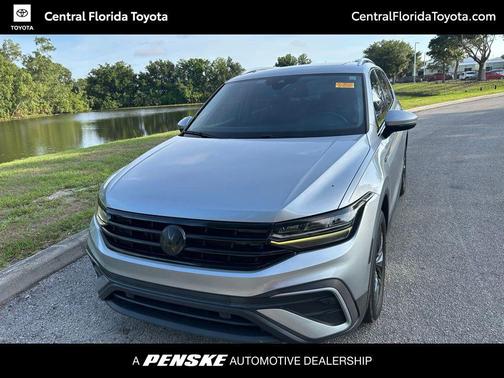 Silver Metallic 2022 Volkswagen Tiguan 2.0T SE