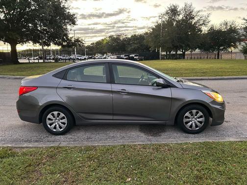 2017 Hyundai Accent SE