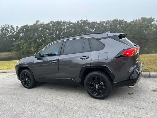 2024 Toyota RAV4 Hybrid SE