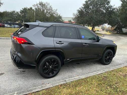 2024 Toyota RAV4 Hybrid SE