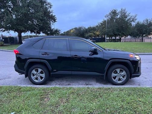 2024 Toyota RAV4 Hybrid SE