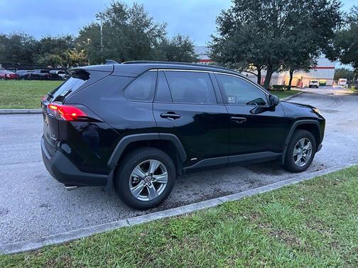 2024 Toyota RAV4 Hybrid SE