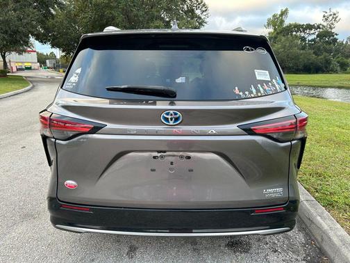 2022 Toyota Sienna Limited 7-Passenger