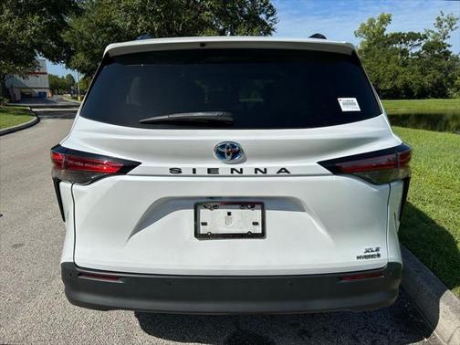 2022 Toyota Sienna XLE 8 Passenger
