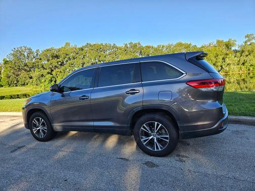 2019 Toyota Highlander LE I4