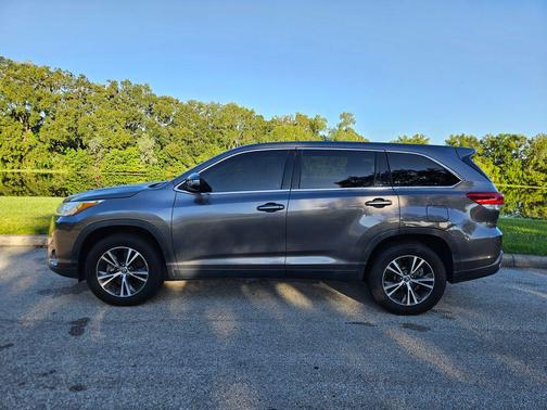 2019 Toyota Highlander LE I4