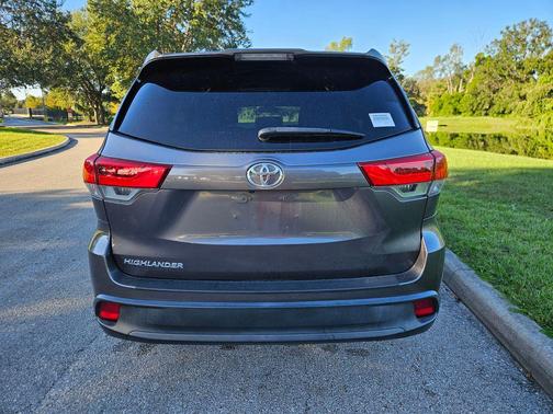 2019 Toyota Highlander LE I4