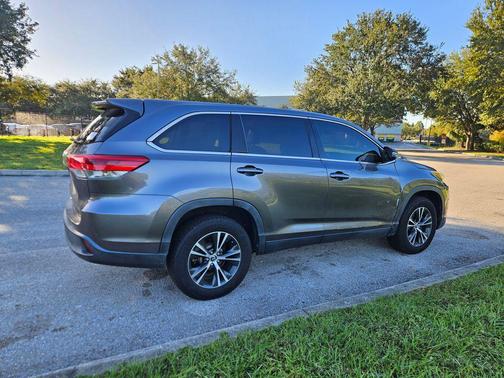 2019 Toyota Highlander LE I4