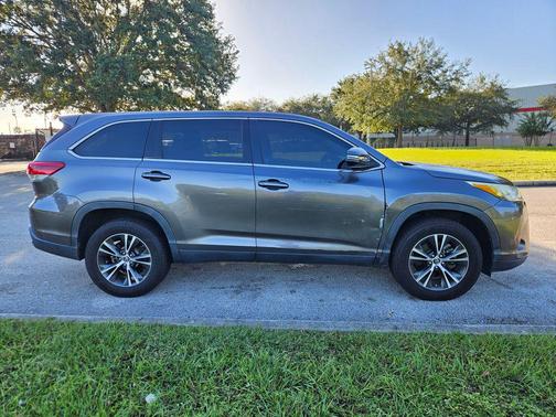 2019 Toyota Highlander LE I4