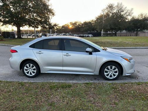 2025 Toyota Corolla Hybrid SE