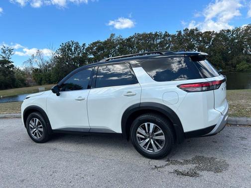 2022 Nissan Pathfinder SL 2WD