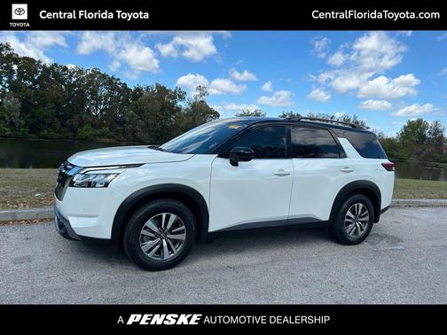 2022 Nissan Pathfinder SL 2WD